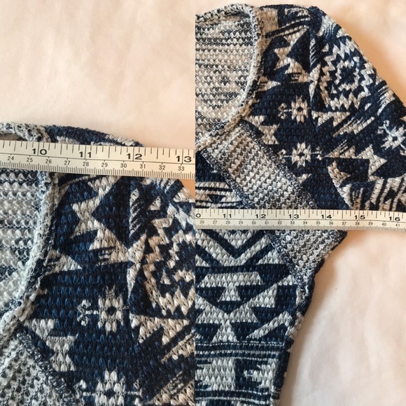 🌟ALMOST FAMOUS Aztec Print scrunch/stretchy shirt - Picture 6 of 7